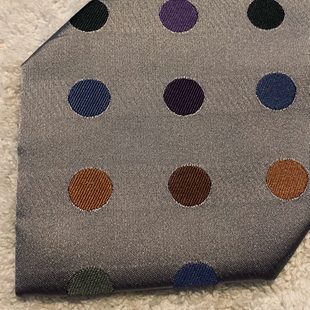 Brand New Stylish Tie By BCBG - Picture 1 of 4